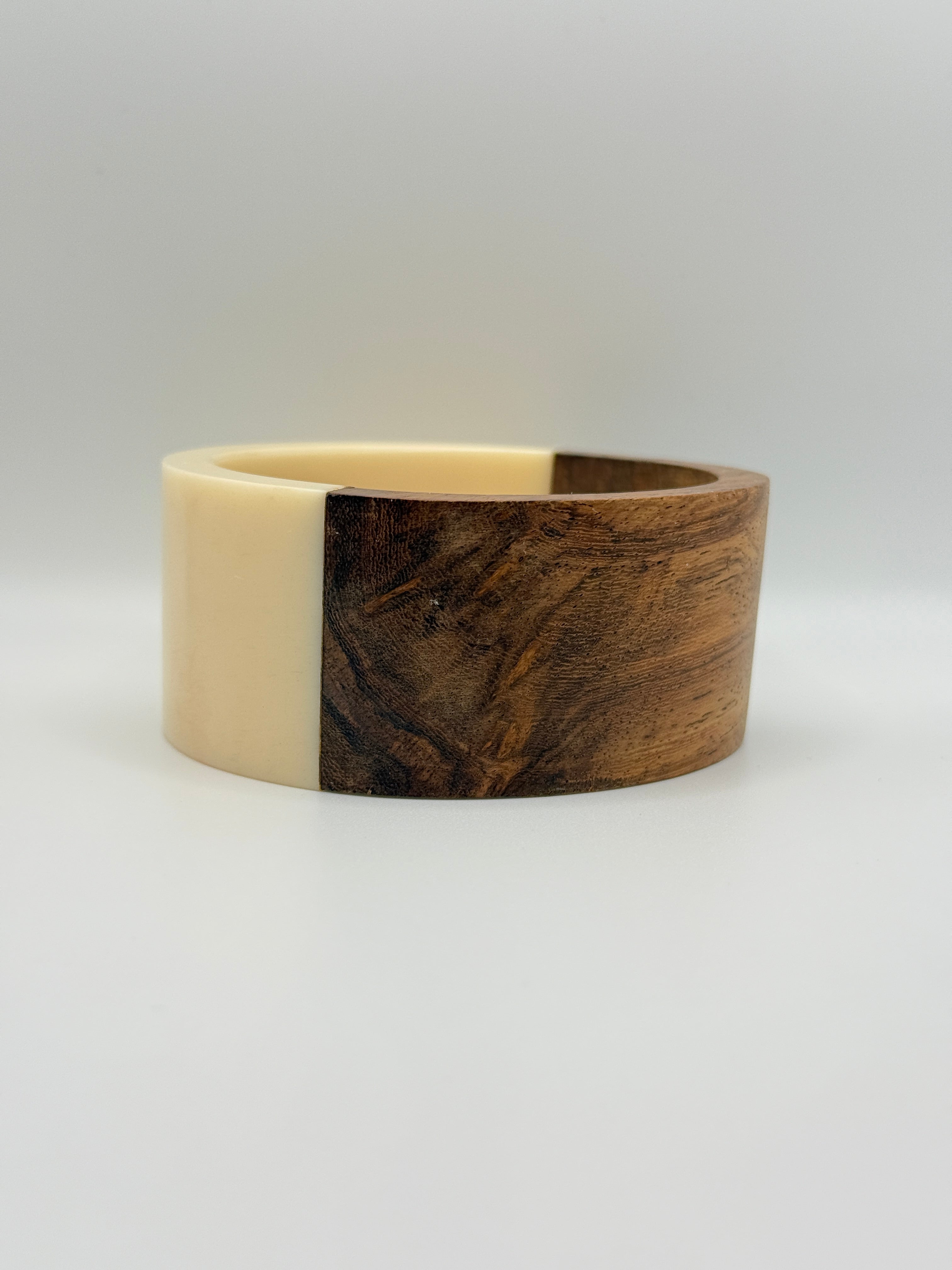 Arena y Madera